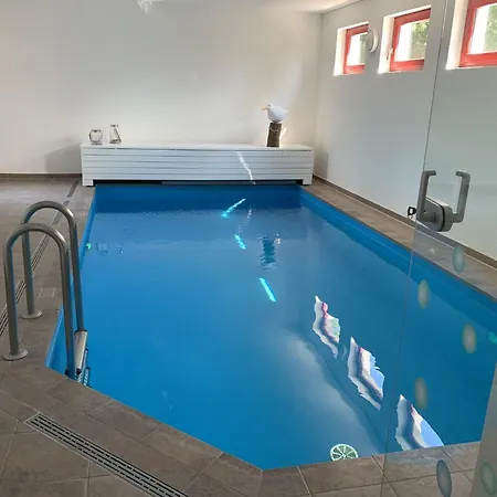 Sabines Badehaus Mit Innenpool *